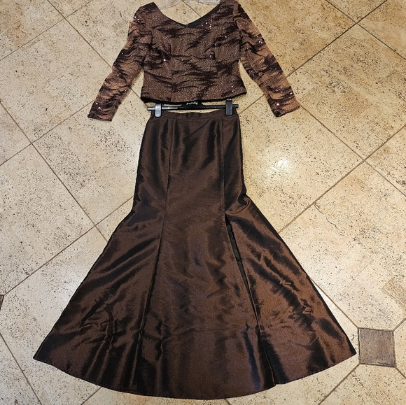 LORELLANA Couture Evening Gown (2- piece) - Picture 1 of 9